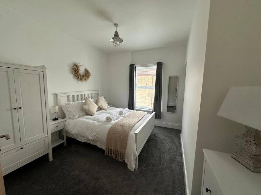 The Seaside Snug Villa Клийторпс Екстериор снимка